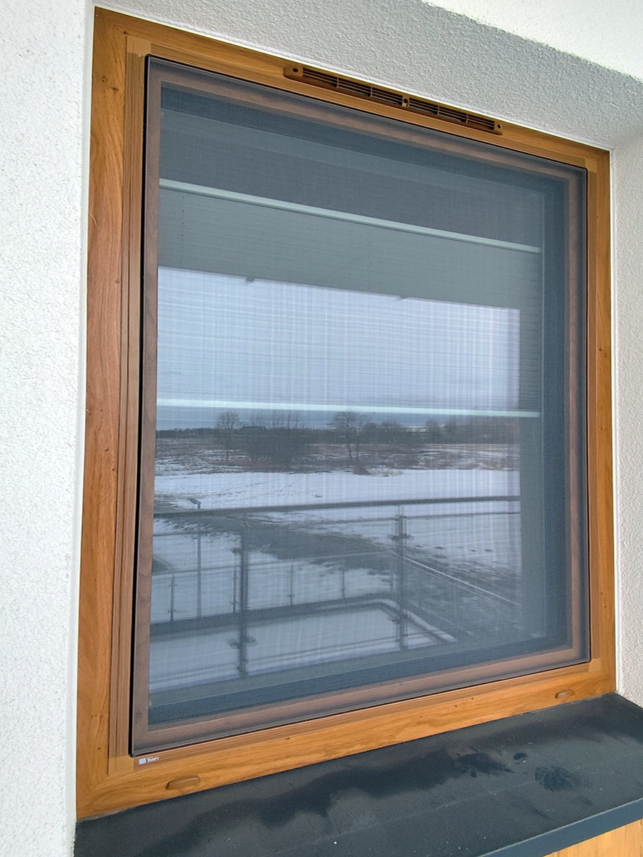 Moskitiera ramkowa na okno PVC w kolorze Winchester