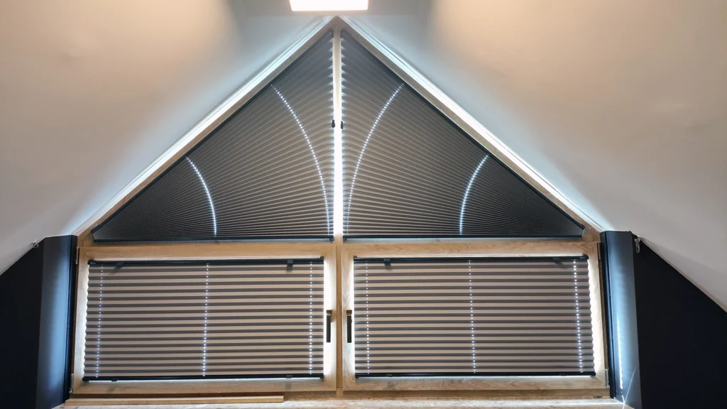 Plisy na okna trójkątne – osłony okienne do nietypowych okien